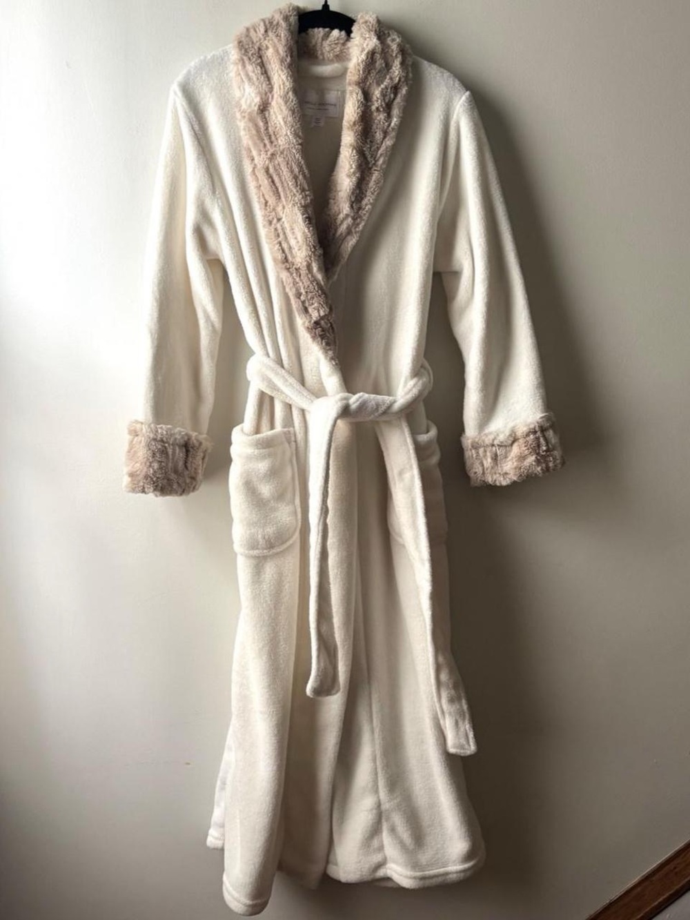 Carole Hochman cream and light brown faux fur trim robe